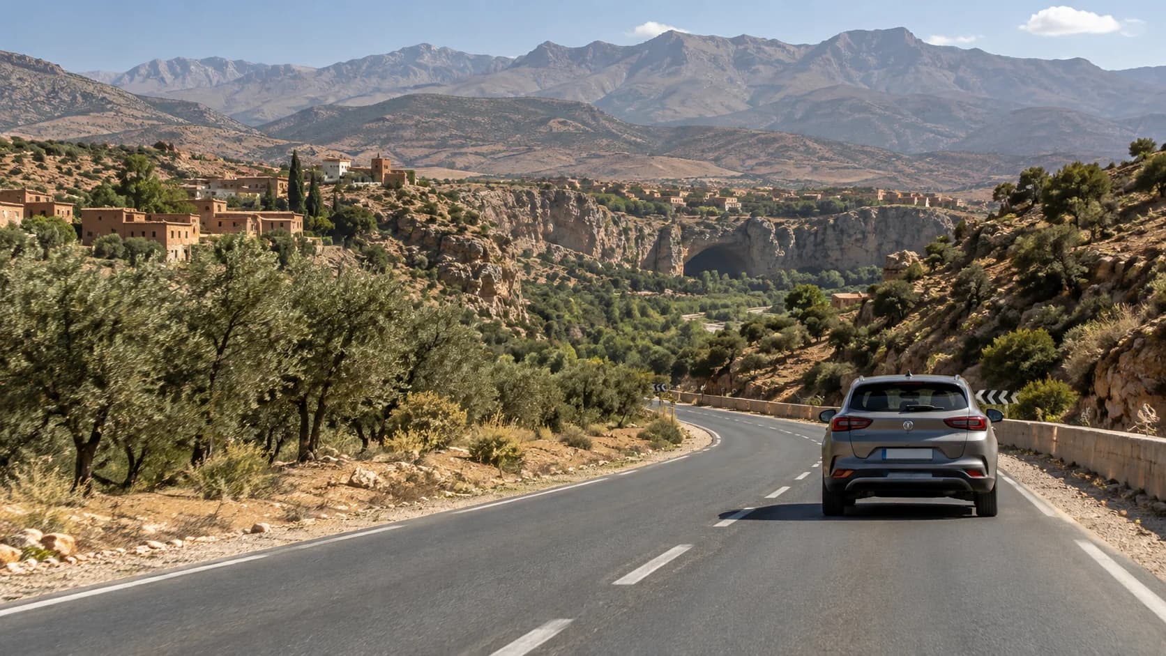 Marrakech naar Demnate met de auto: Route & Gids Natuurlijke Brug